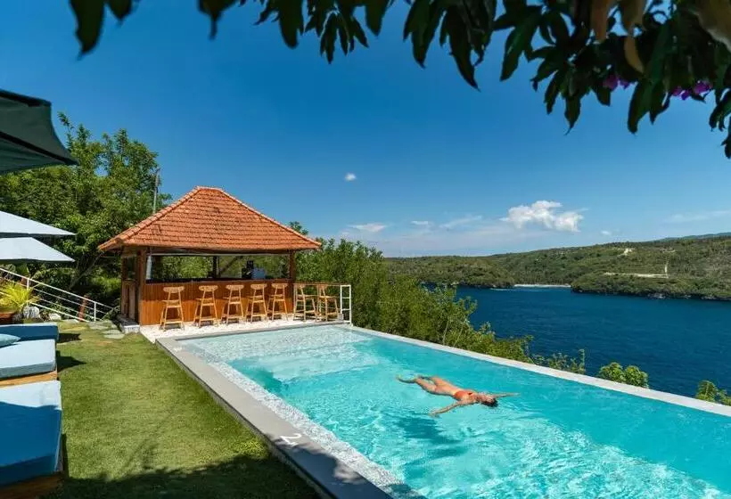 Hotelli Butterfly Villas Nusa Ceningan