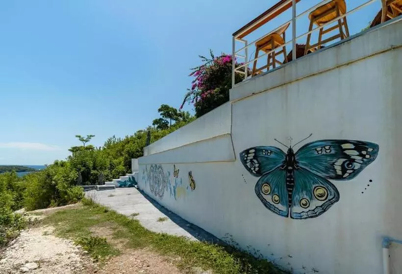Hotelli Butterfly Villas Nusa Ceningan