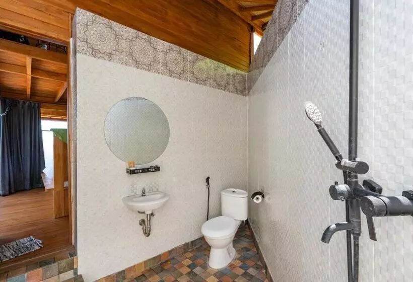 Hotelli Butterfly Villas Nusa Ceningan