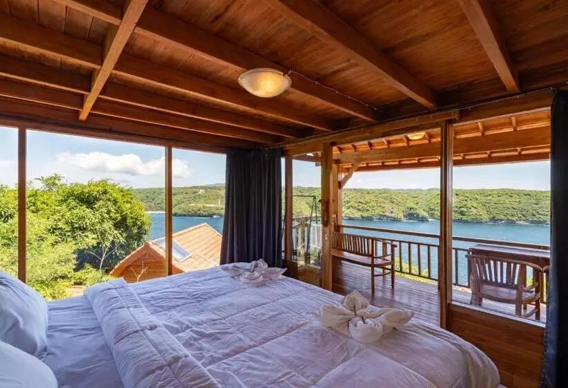 Hotelli Butterfly Villas Nusa Ceningan