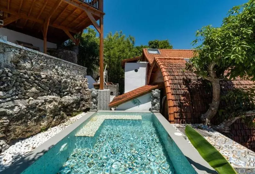 Hotelli Butterfly Villas Nusa Ceningan