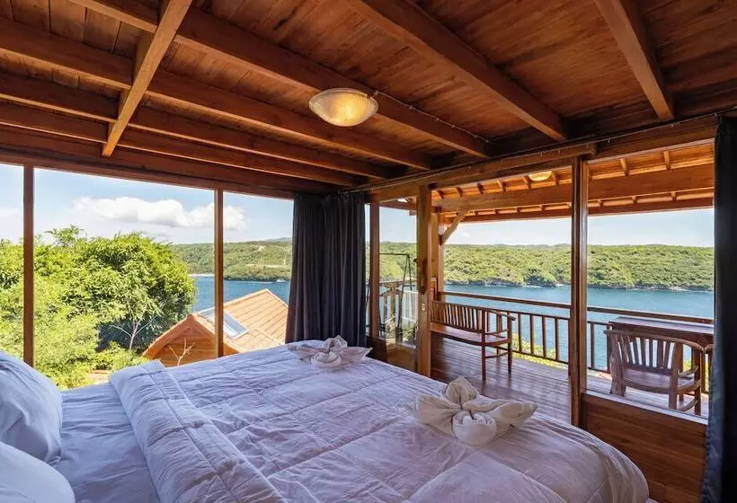 Hotelli Butterfly Villas Nusa Ceningan