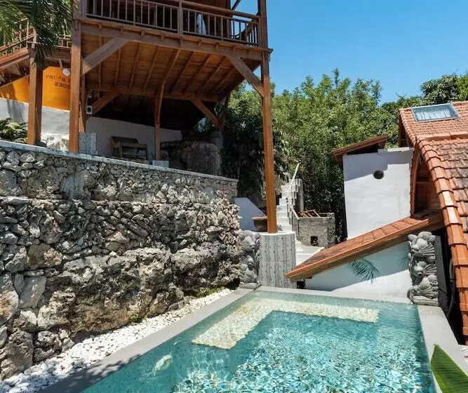 Hotelli Butterfly Villas Nusa Ceningan