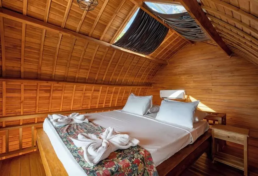 Hotelli Butterfly Villas Nusa Ceningan
