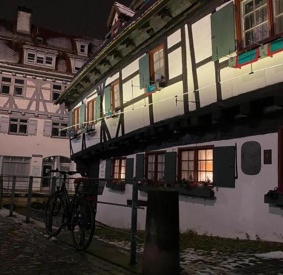 בית מלון כפרי Schiefes Haus