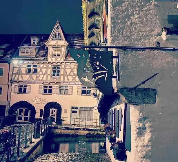 Hotelli Schiefes Haus