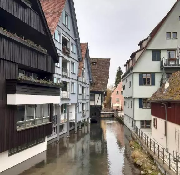 Hotelli Schiefes Haus