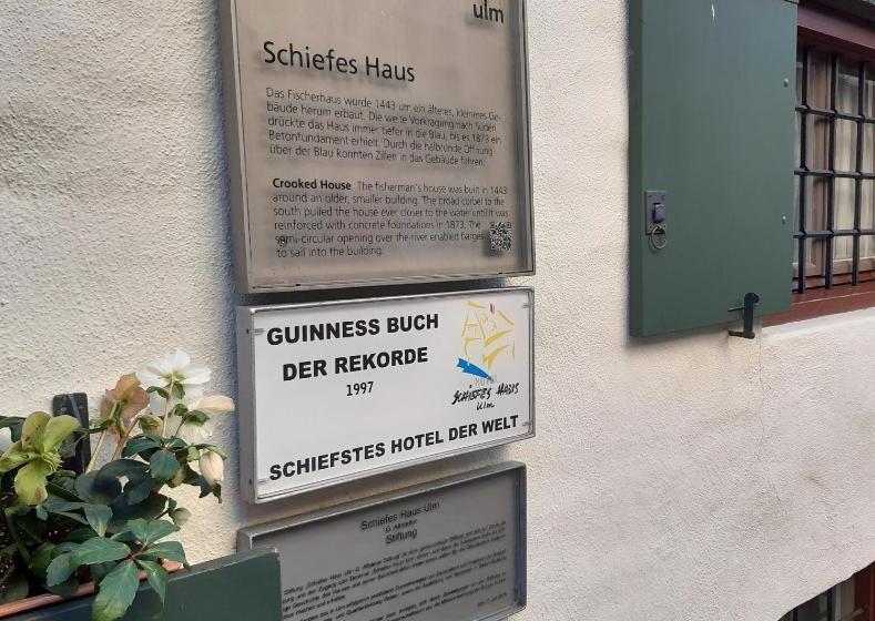 בית מלון כפרי Schiefes Haus