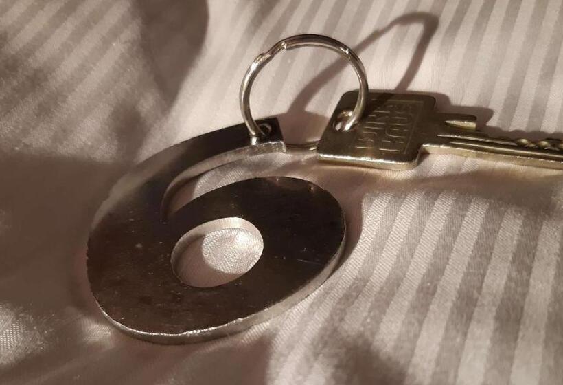 בית מלון כפרי Schiefes Haus