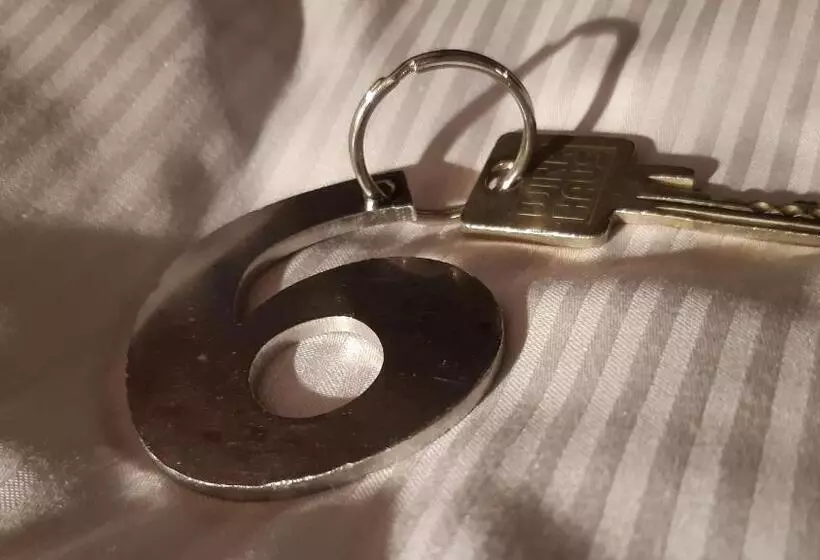 Hotelli Schiefes Haus