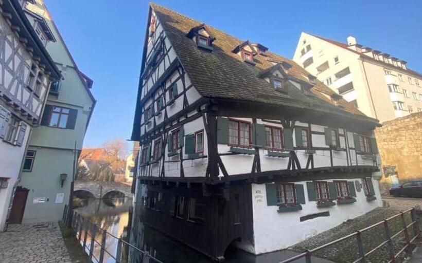 בית מלון כפרי Schiefes Haus