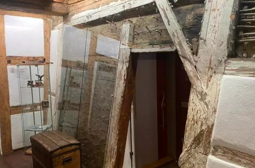 Hotelli Schiefes Haus