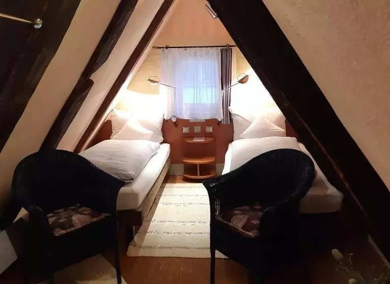 Hotelli Schiefes Haus