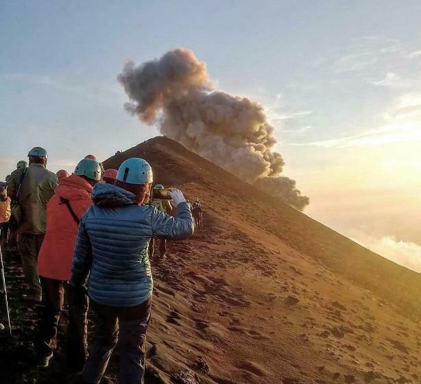 호텔 Stromboli Trekking Accommodation   Room And Excursion For 2 Included