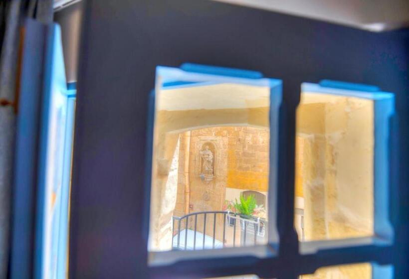 Romantic And Historical Maisonette In The Center Of Valletta Mbal1 1