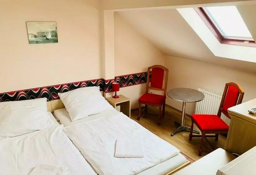 Aamiaismajoitus (B&B) Kinizsi Panzió