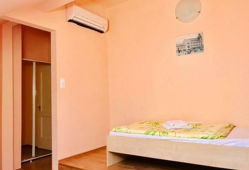 Bed and Breakfast Kinizsi Panzió