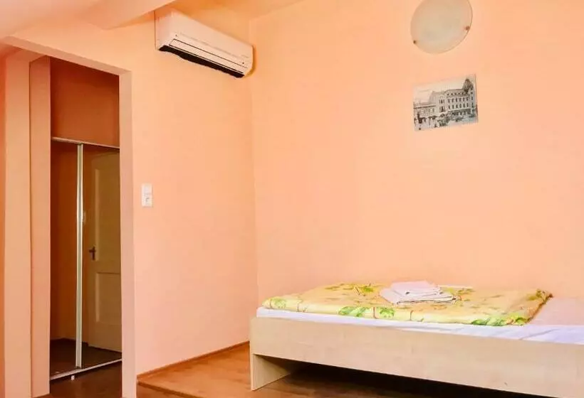 Aamiaismajoitus (B&B) Kinizsi Panzió