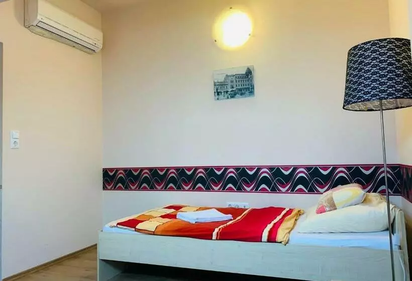Aamiaismajoitus (B&B) Kinizsi Panzió