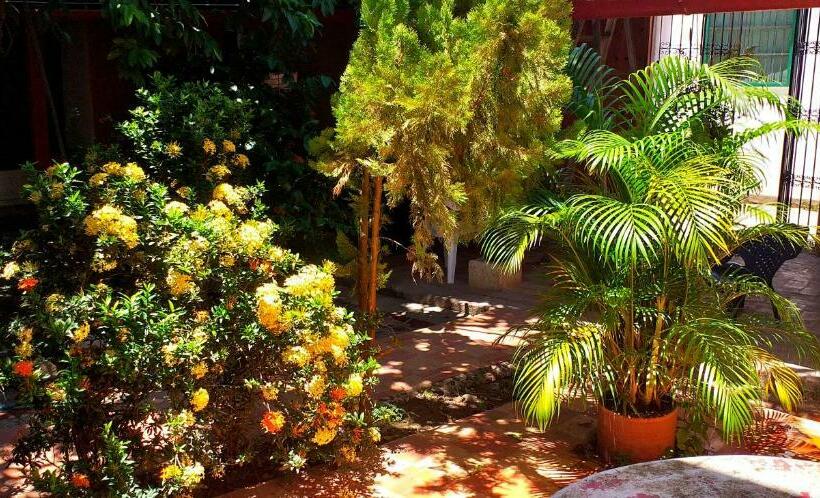 پانسیون Casa Serrano   Callejón De Don Blas 3 Hab Carreto