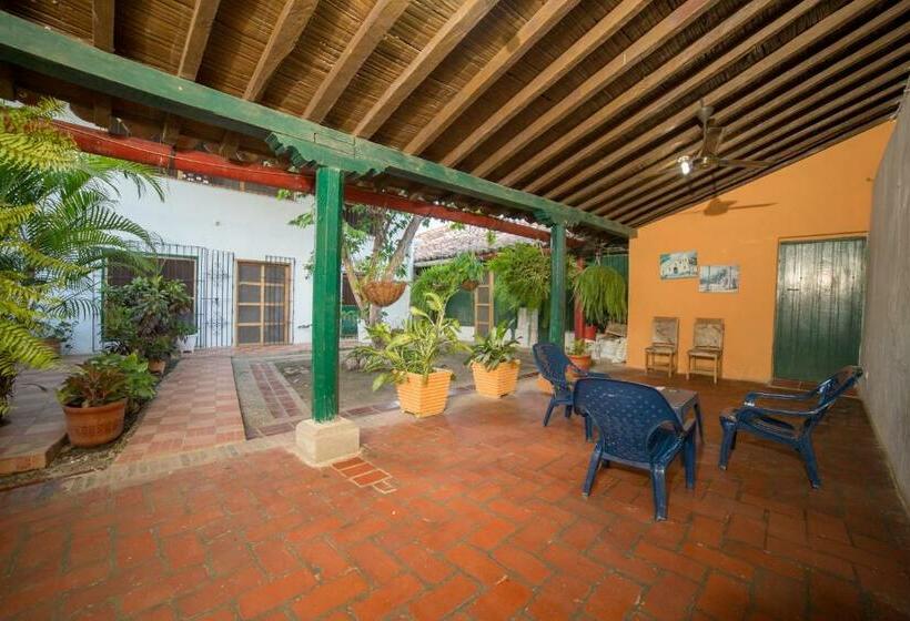 پانسیون Casa Serrano   Callejón De Don Blas 3 Hab Carreto