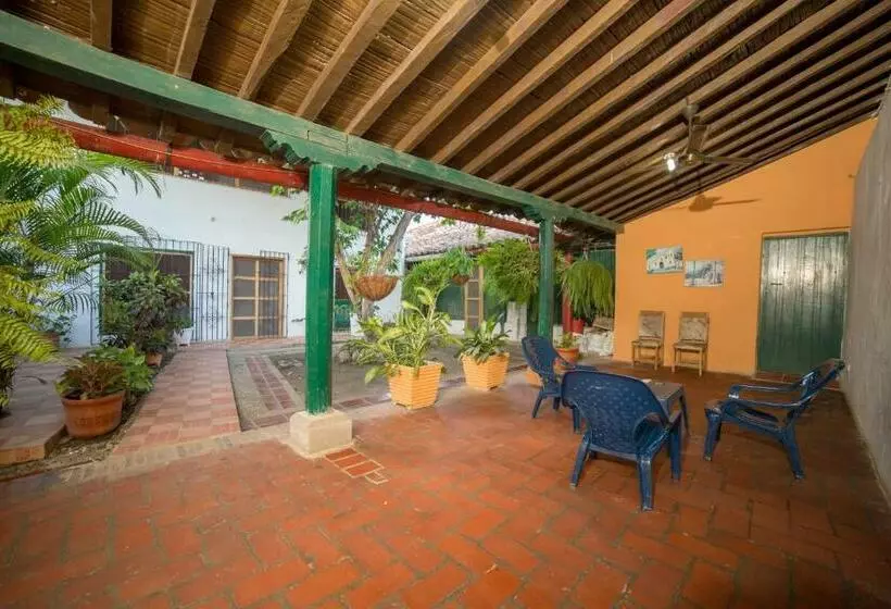 ペンション Casa Serrano   Callejón De Don Blas 3 Hab Carreto