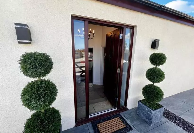 Beautiful Newly Converted Barn In St Hilary