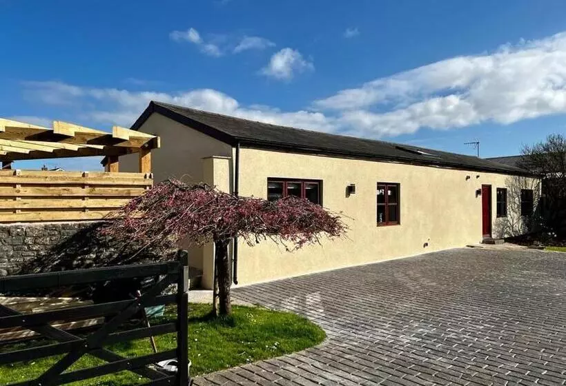 Beautiful Newly Converted Barn In St Hilary