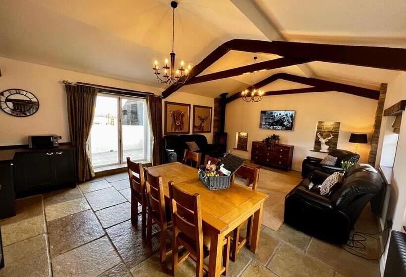 Beautiful Newly Converted Barn In St Hilary