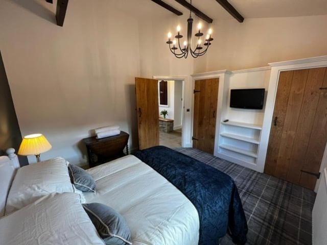 Beautiful Newly Converted Barn In St Hilary