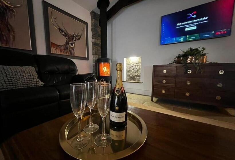 Beautiful Newly Converted Barn In St Hilary