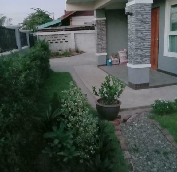 Bed and Breakfast อิงขว้างโฮมสเตย์