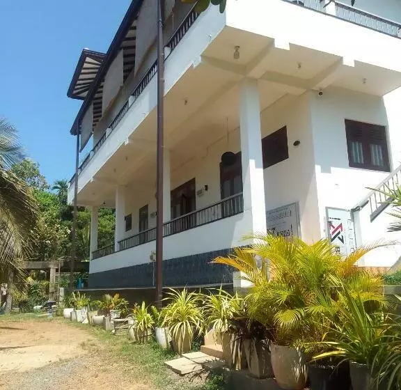Aamiaismajoitus (B&B) Sunhill Rest Hiriketiya