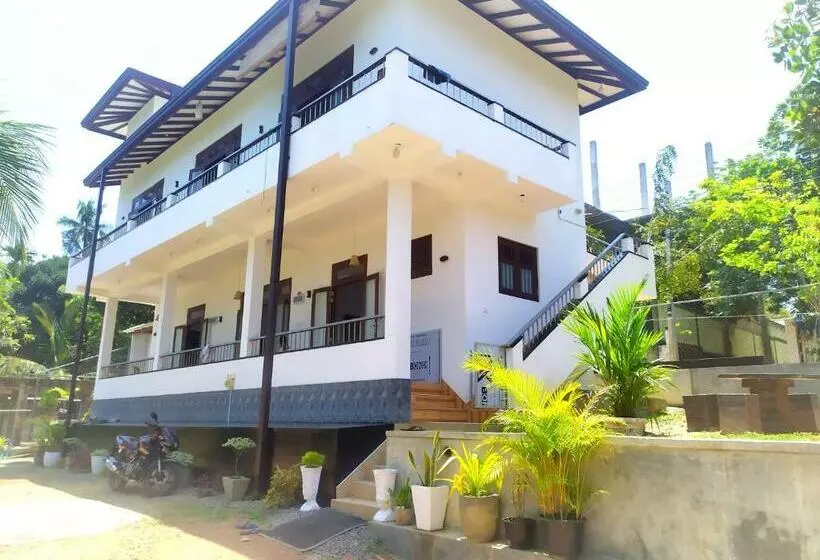 Aamiaismajoitus (B&B) Sunhill Rest Hiriketiya