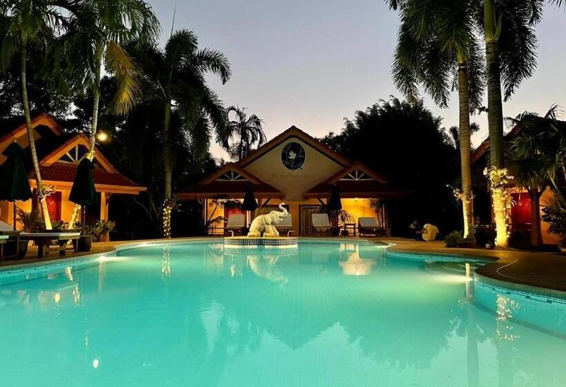 هتل The Pavillon By The Pace Phuket Boutique Resort