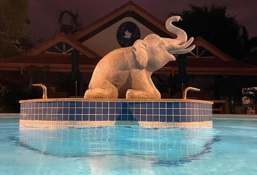 هتل The Pavillon By The Pace Phuket Boutique Resort