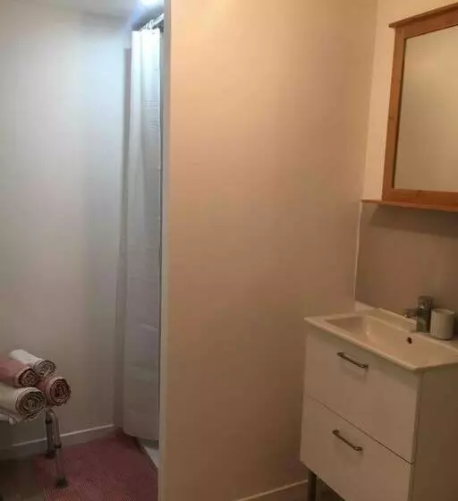 Logement Indépendant Piscine Et Jardin
