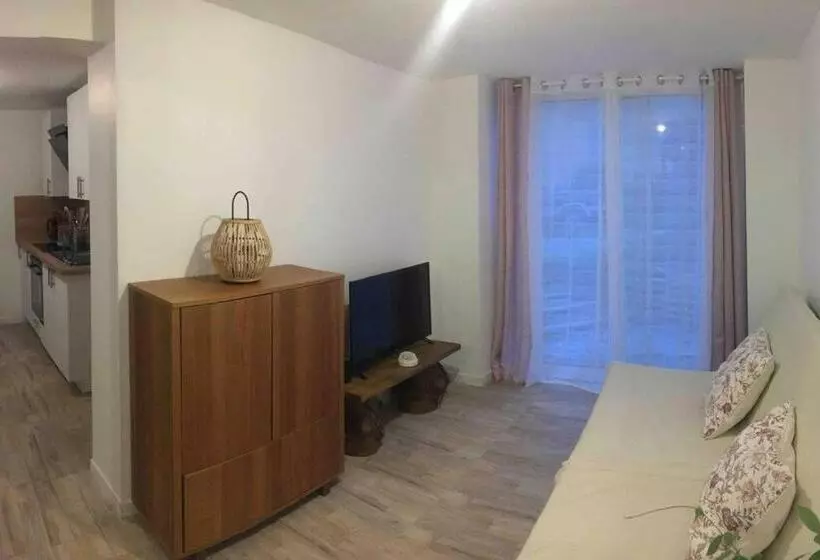 Logement Indépendant Piscine Et Jardin