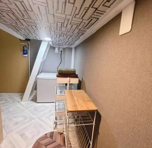 誠家　makoto Hostel