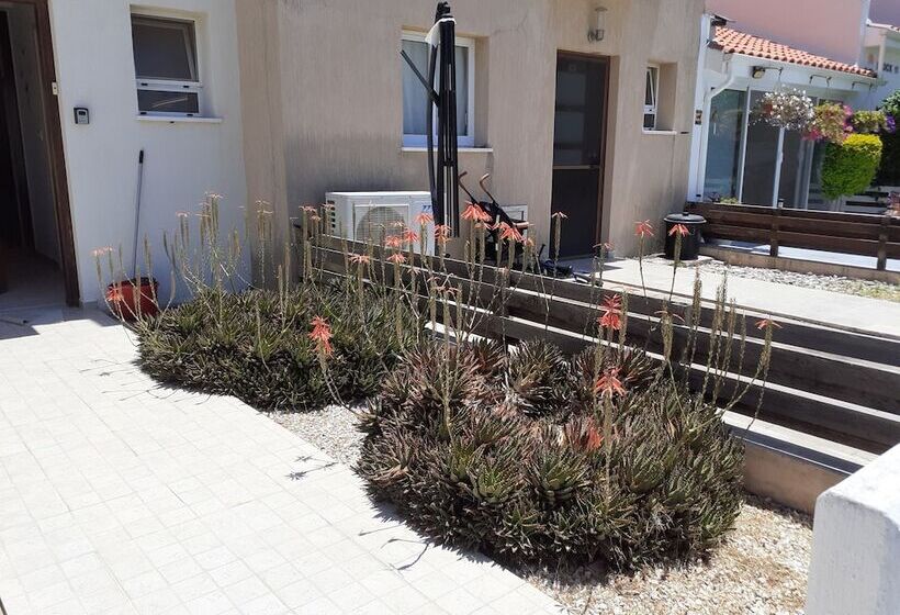 Beautiful 2 Bed House In Mandria Paphos