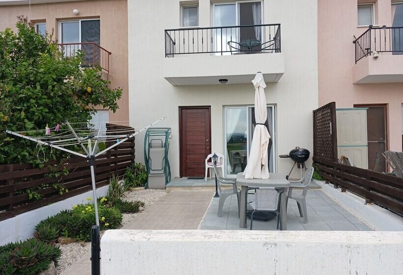 Beautiful 2 Bed House In Mandria Paphos