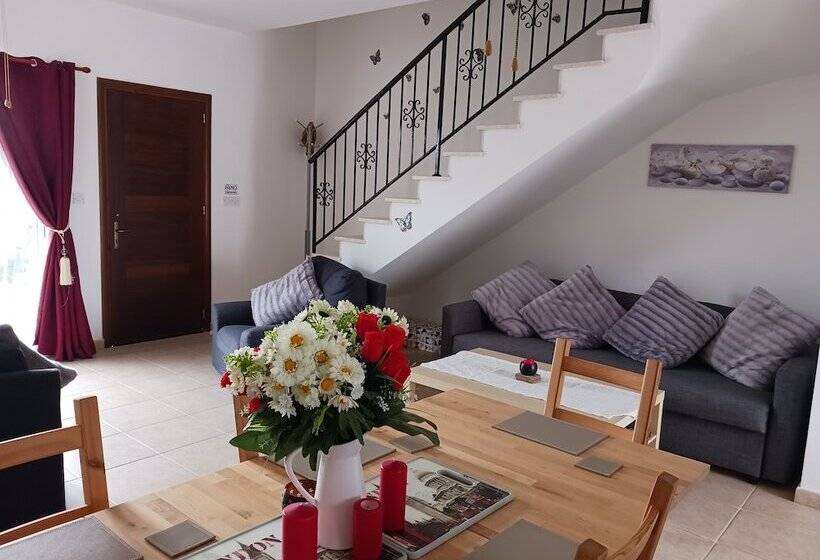 Beautiful 2 Bed House In Mandria Paphos