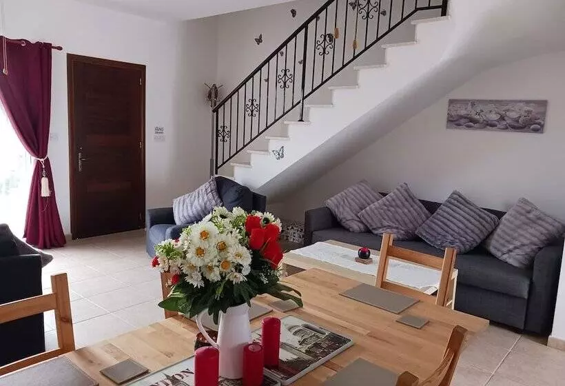 Beautiful 2 Bed House In Mandria Paphos