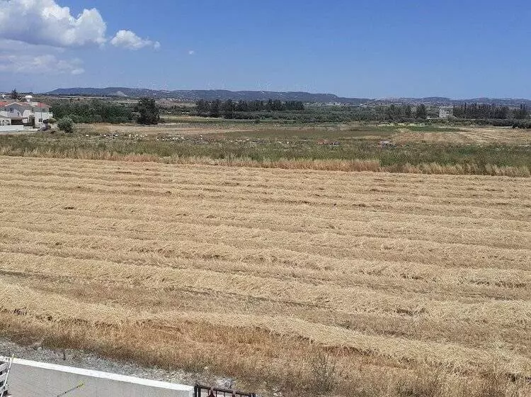 Beautiful 2 Bed House In Mandria Paphos