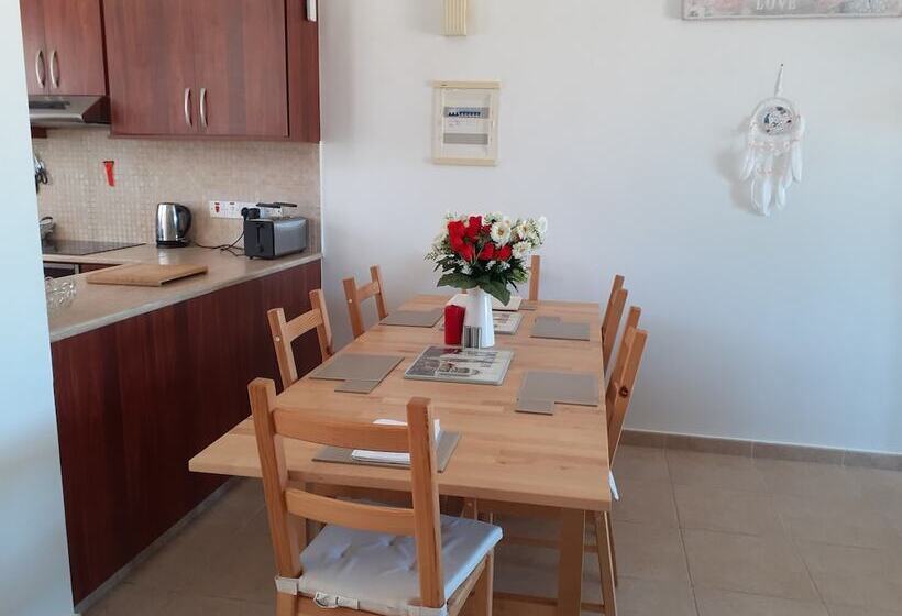 Beautiful 2 Bed House In Mandria Paphos
