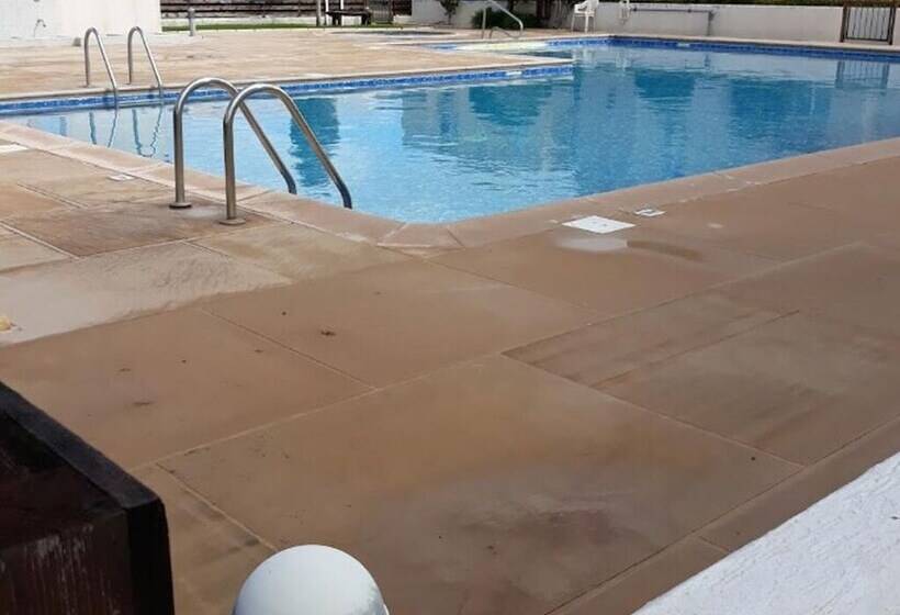 Beautiful 2 Bed House In Mandria Paphos