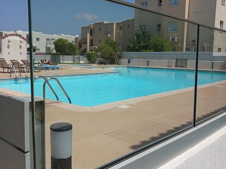 Beautiful 2 Bed House In Mandria Paphos