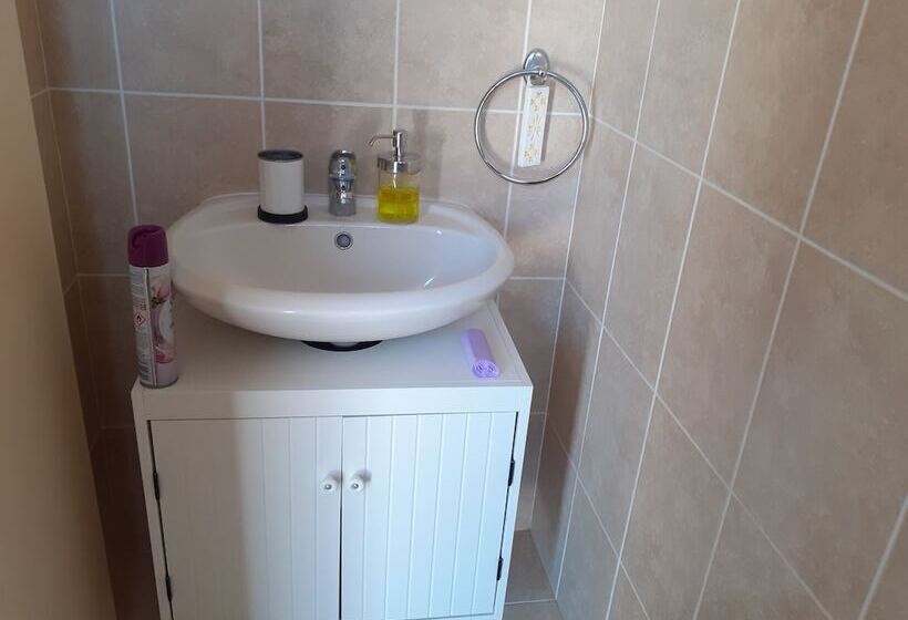 Beautiful 2 Bed House In Mandria Paphos