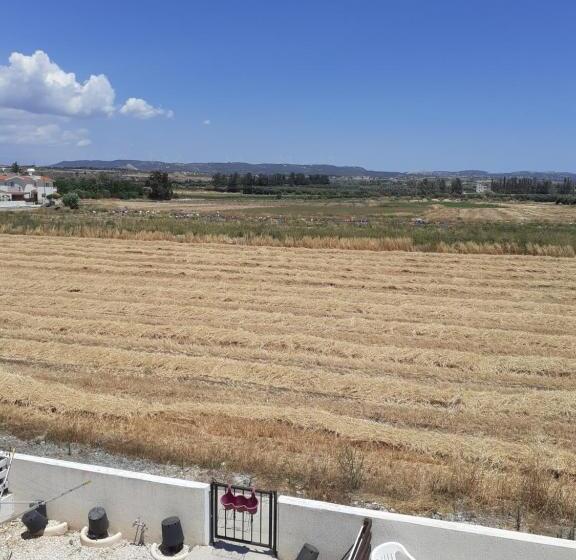 Beautiful 2 Bed House In Mandria Paphos