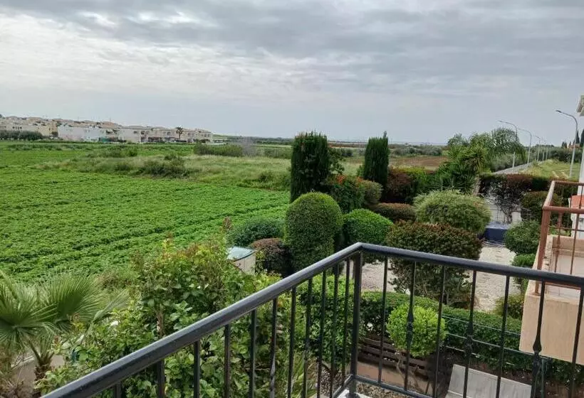 Beautiful 2 Bed House In Mandria Paphos